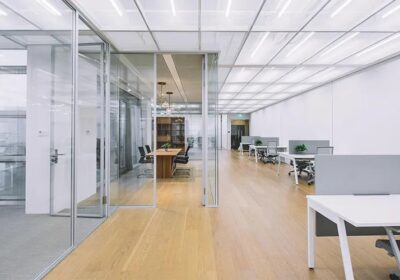 Beyond Walls: Fostering Connection and Focus with Glass Partitioning